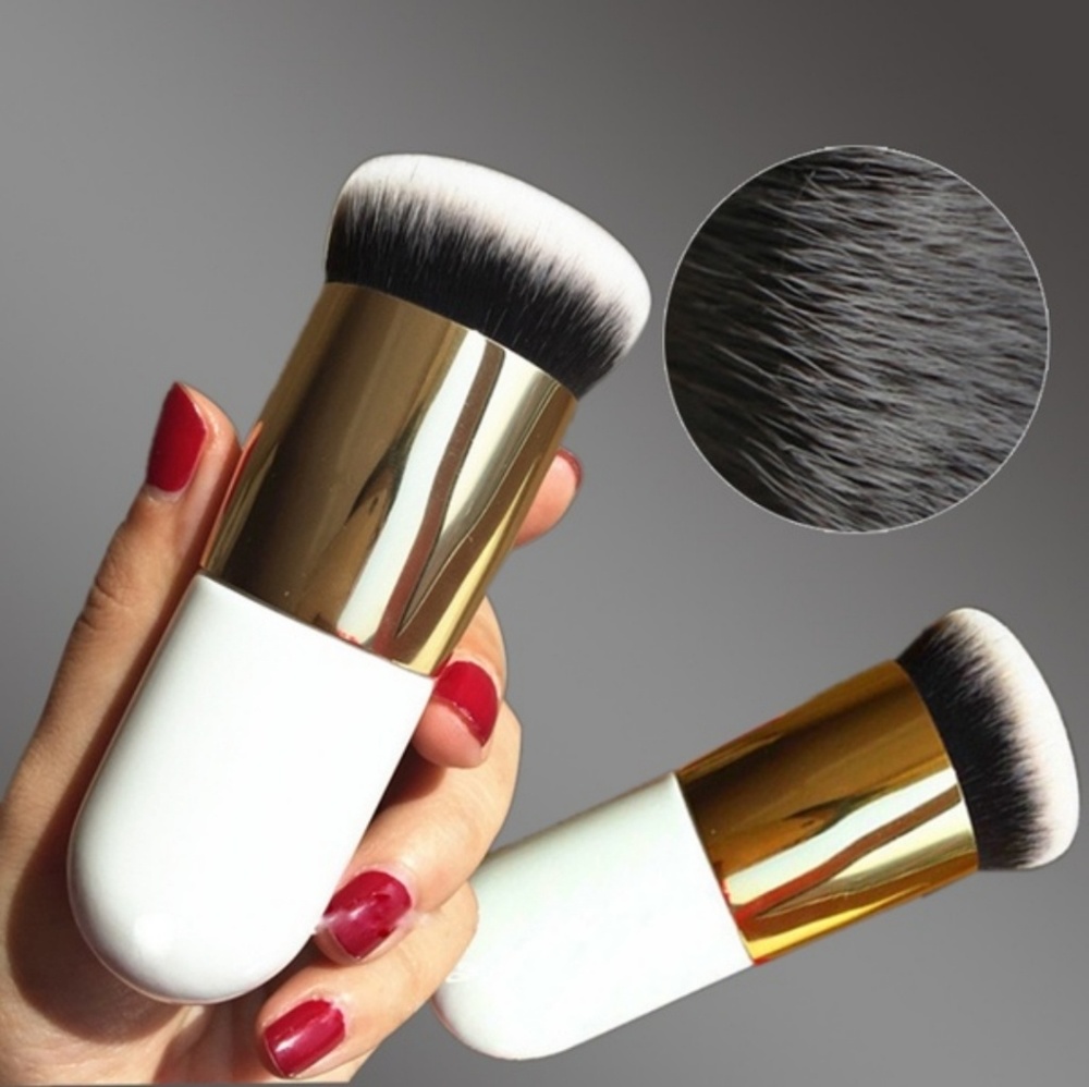 NWOT Chubby Foundation/Cream Brush